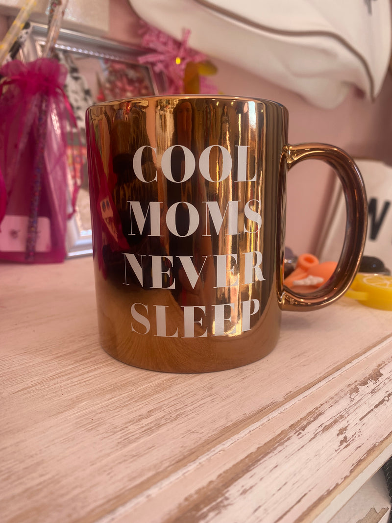 COOL MOMS NEVER SLEEP